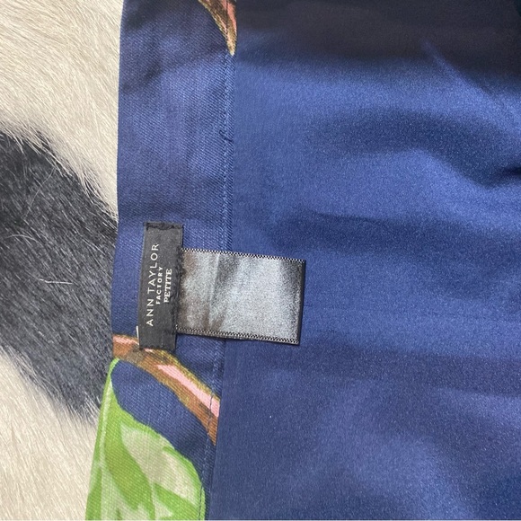 Ann Taylor Women's Skirt in a blue and green floral tropical print - Picture 6 of 8